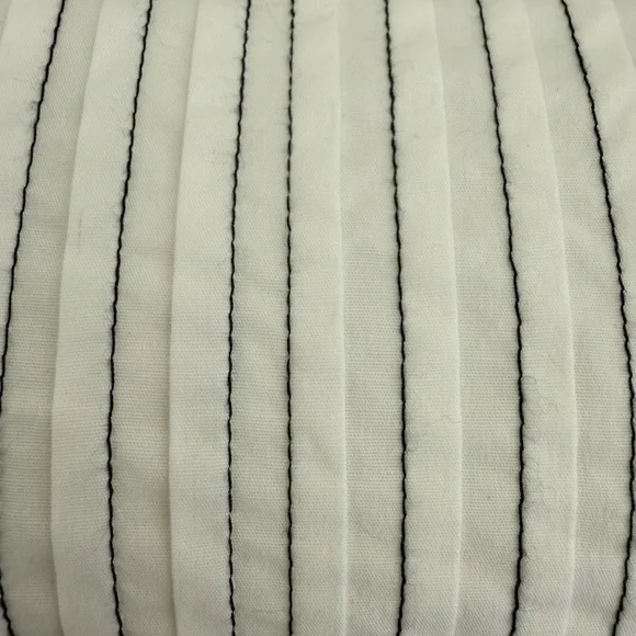 NEW Vince Camuto Button Back Pintucked Poplin Ruffle Contrast Stitch Top - Picture 8 of 10